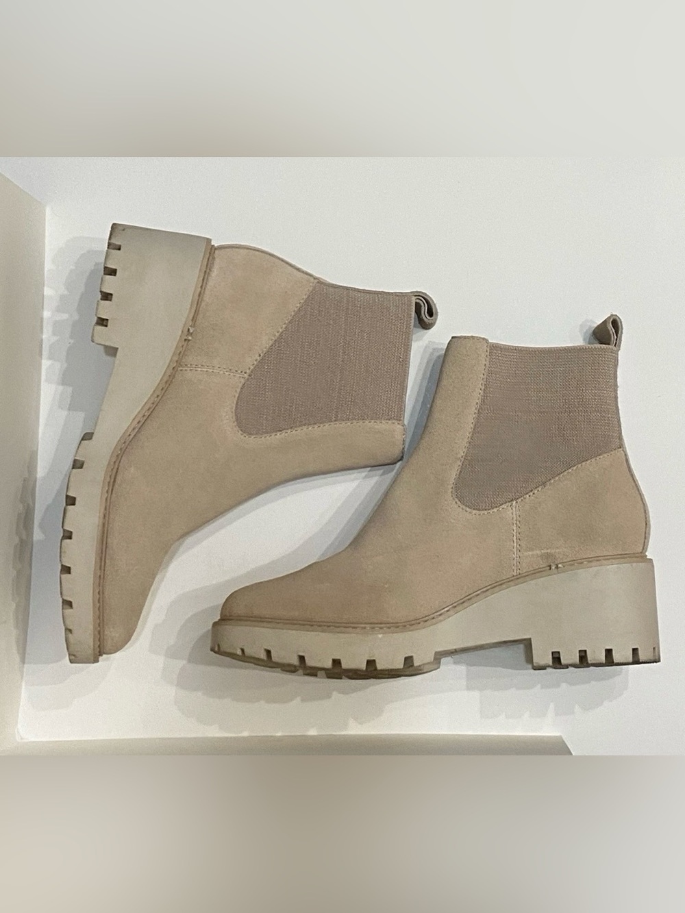nwot size 9.5 Dolce Vita Hutton Lug Sole Suede Ankle Boot sand women booties new